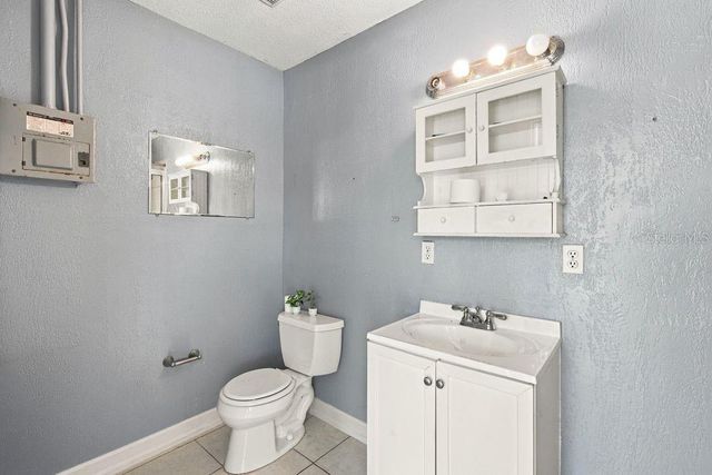 3909 W POWHATAN AVENUE, Tampa, FL 33614