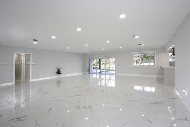 19150 S Saint Andrews Drive, Hialeah, FL 33015