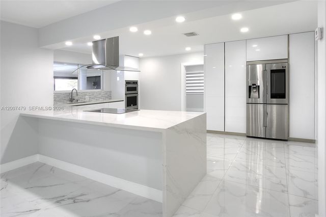 19150 S Saint Andrews Drive, Hialeah, FL 33015