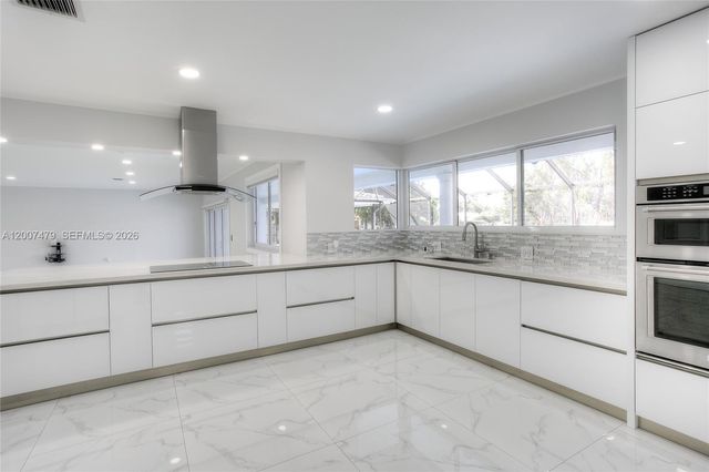 19150 S Saint Andrews Drive, Hialeah, FL 33015