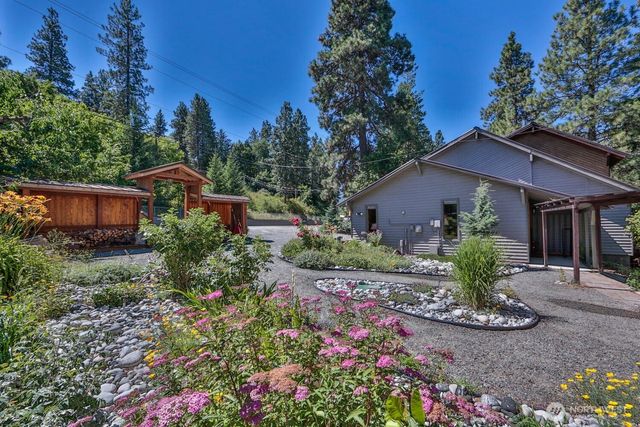 9864 E Leavenworth Road, Leavenworth, WA 98826