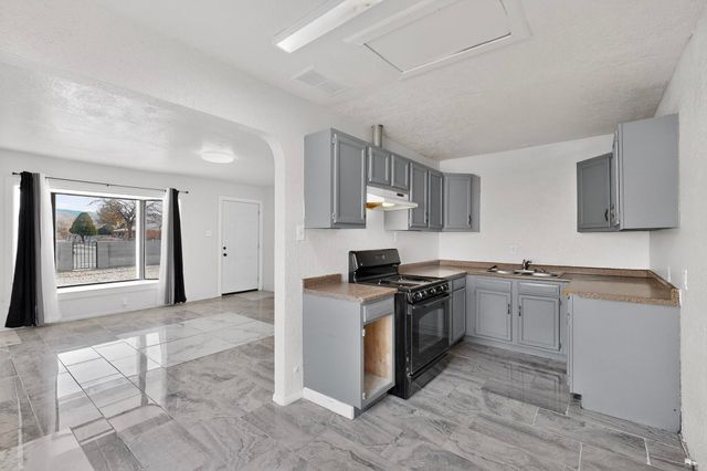 441 Loma Hermosa Drive NW, Albuquerque, NM 87105