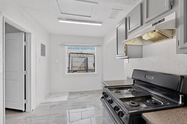 441 Loma Hermosa Drive NW, Albuquerque, NM 87105