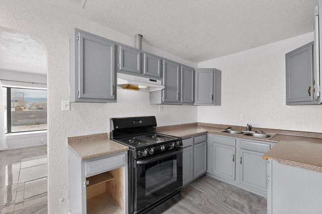 441 Loma Hermosa Drive NW, Albuquerque, NM 87105