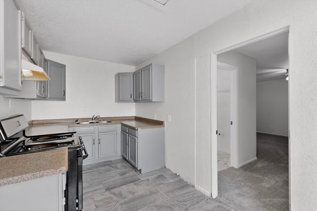 441 Loma Hermosa Drive NW, Albuquerque, NM 87105