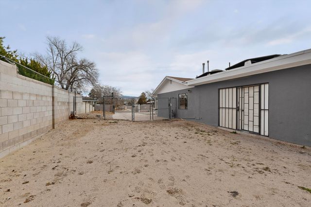 441 Loma Hermosa Drive NW, Albuquerque, NM 87105