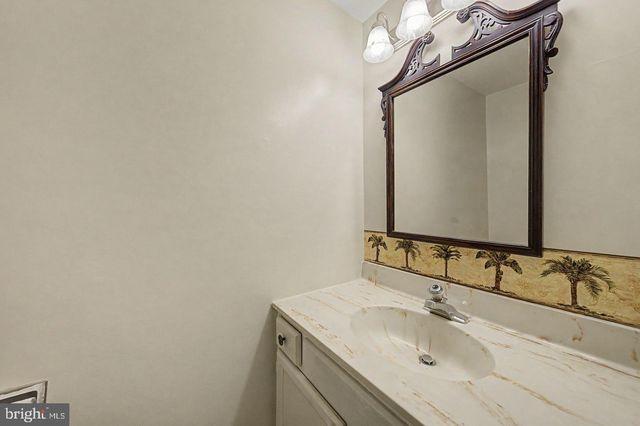 5800 JACKSONS OAK CT, Burke, VA 22015