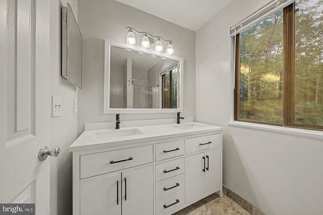 5800 JACKSONS OAK CT, Burke, VA 22015