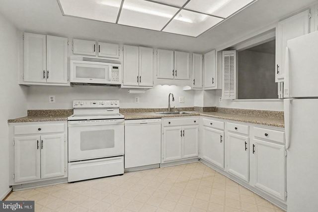 5800 JACKSONS OAK CT, Burke, VA 22015