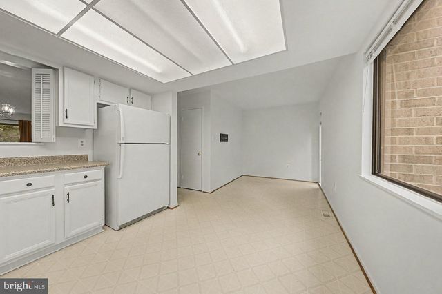 5800 JACKSONS OAK CT, Burke, VA 22015