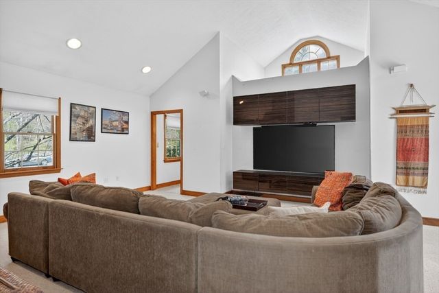 15 Bullard St, Holliston, MA 01746