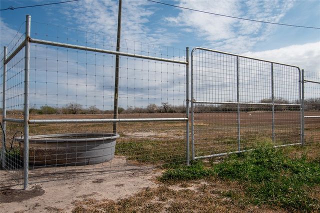 6720 Fm Rd 1833, Robstown, TX 78380