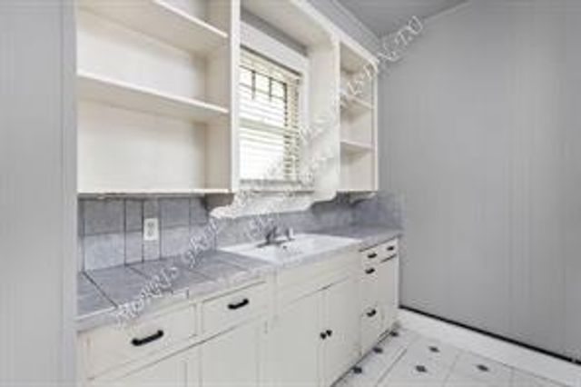 2102 Brackenridge ST B, Austin, TX 78704