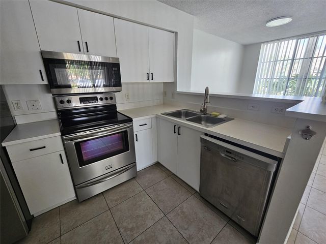 12172 St Andrews Place 111, Miramar, FL 33025