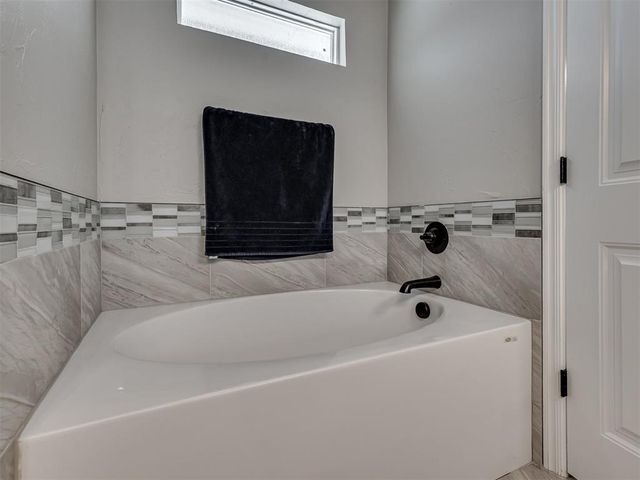 19210 Hidden Pines Drive, Norman, OK 73026