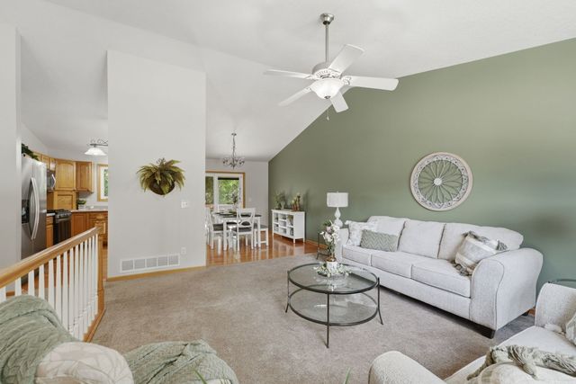 5803 Hillandale Road, Davenport, IA 52806