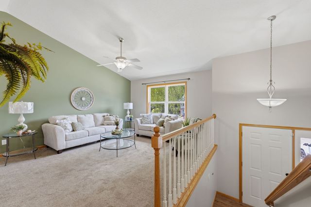 5803 Hillandale Road, Davenport, IA 52806