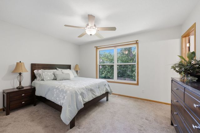 5803 Hillandale Road, Davenport, IA 52806