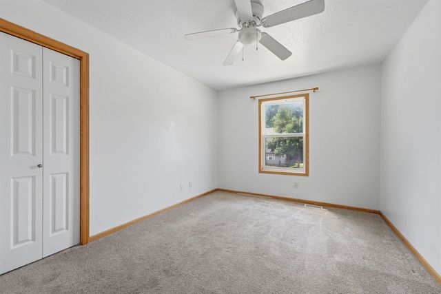 5803 Hillandale Road, Davenport, IA 52806