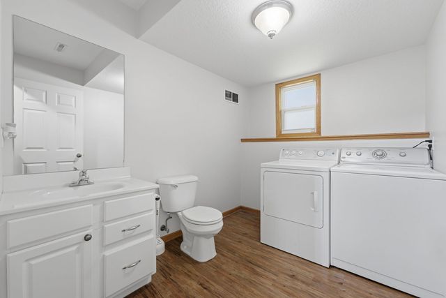 5803 Hillandale Road, Davenport, IA 52806