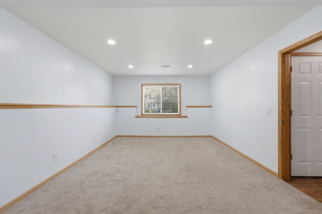 5803 Hillandale Road, Davenport, IA 52806