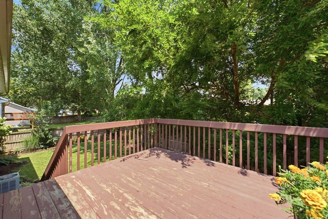 5803 Hillandale Road, Davenport, IA 52806