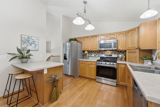 5803 Hillandale Road, Davenport, IA 52806