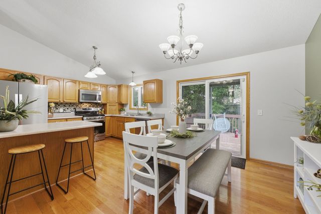 5803 Hillandale Road, Davenport, IA 52806