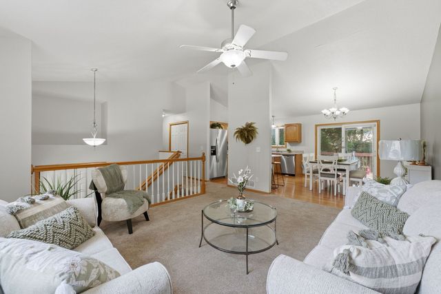 5803 Hillandale Road, Davenport, IA 52806