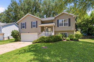 5803 Hillandale Road, Davenport, IA 52806