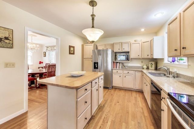 101 River Rd, Hanover, MA 02339