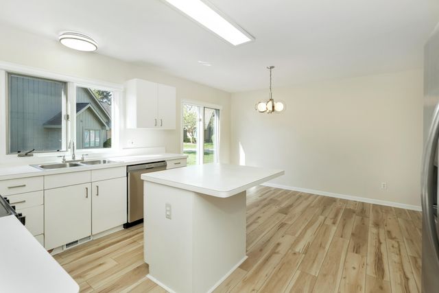 37743 Avon Lane, Farmington Hills, MI 48331