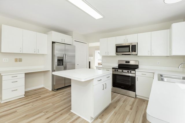 37743 Avon Lane, Farmington Hills, MI 48331