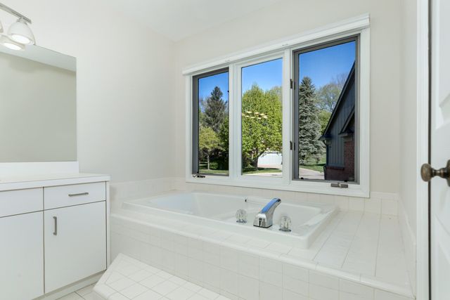37743 Avon Lane, Farmington Hills, MI 48331