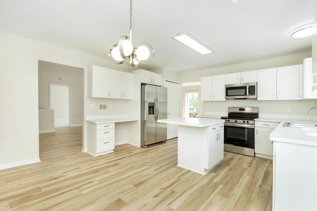 37743 Avon Lane, Farmington Hills, MI 48331