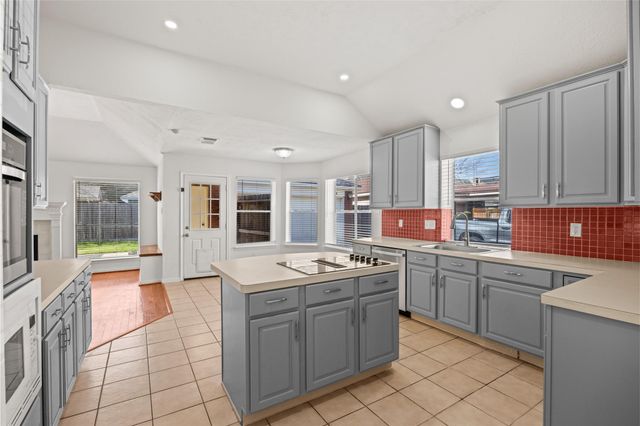 6314 Castle Lane Drive, Houston, TX 77066