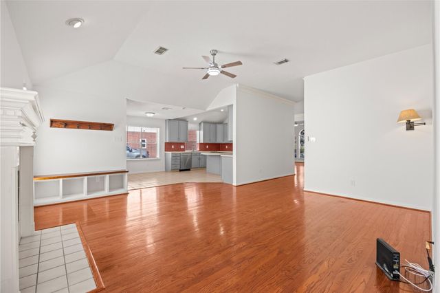 6314 Castle Lane Drive, Houston, TX 77066