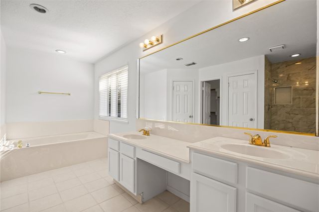 6314 Castle Lane Drive, Houston, TX 77066