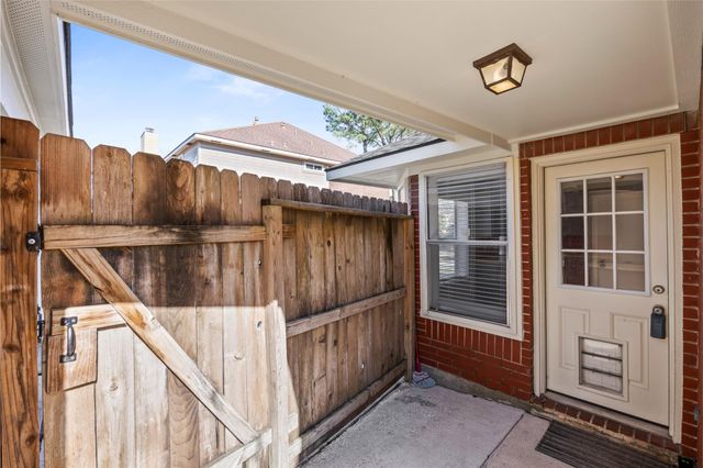 6314 Castle Lane Drive, Houston, TX 77066