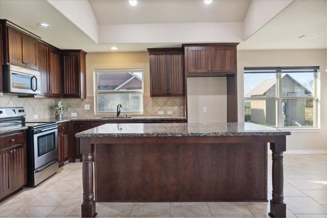 2407 Thuesen Road, Beasley, TX 77417