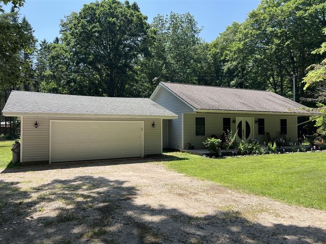 2564 Bialik Road, Manistee, MI 49660