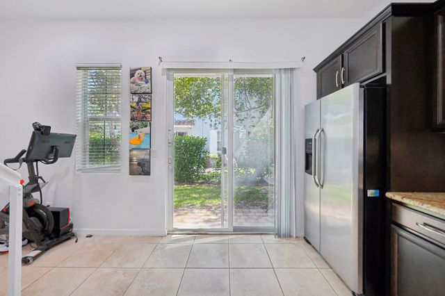 482 Graham Place, Boynton Beach, FL 33435