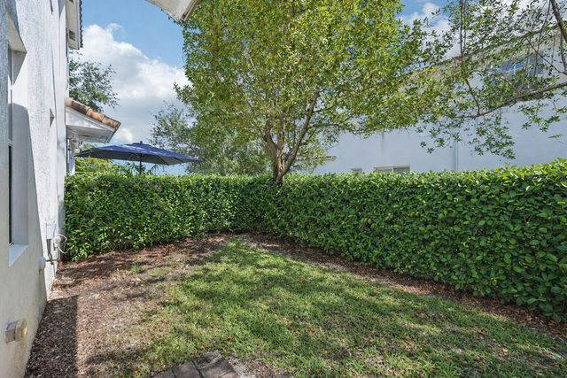 482 Graham Place, Boynton Beach, FL 33435