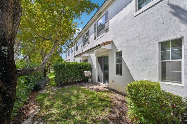 482 Graham Place, Boynton Beach, FL 33435