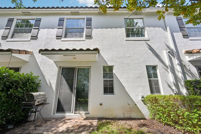 482 Graham Place, Boynton Beach, FL 33435