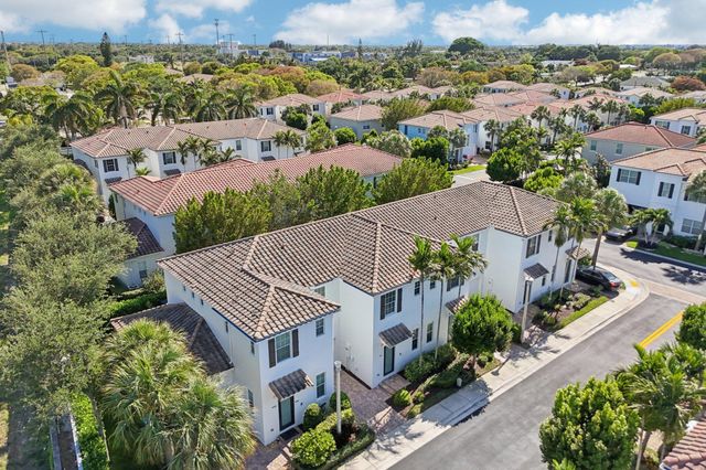 482 Graham Place, Boynton Beach, FL 33435