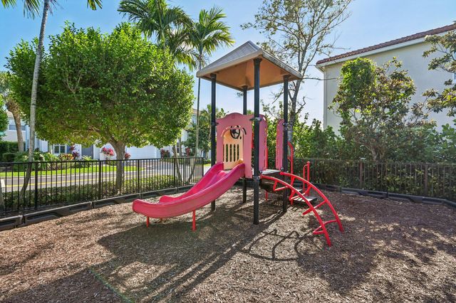 482 Graham Place, Boynton Beach, FL 33435