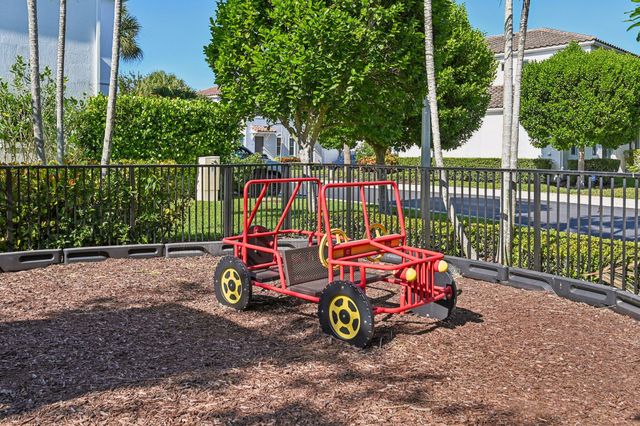 482 Graham Place, Boynton Beach, FL 33435