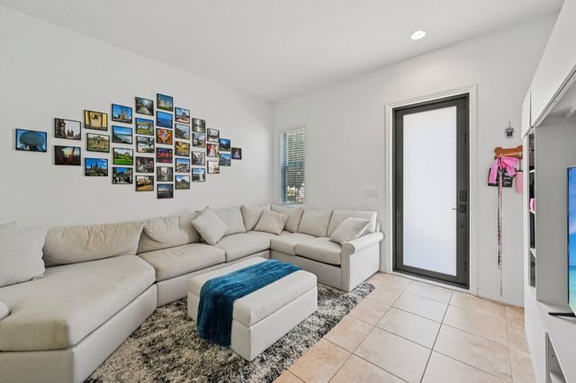 482 Graham Place, Boynton Beach, FL 33435