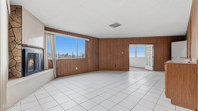 2427 GOLD Avenue, El Paso, TX 79930